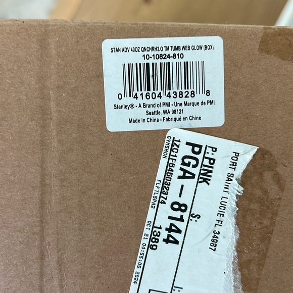 Stanley Halloween Web Black Glow in the Dark Quencher H2.0 Flowstate Stainless - Picture 14 of 16